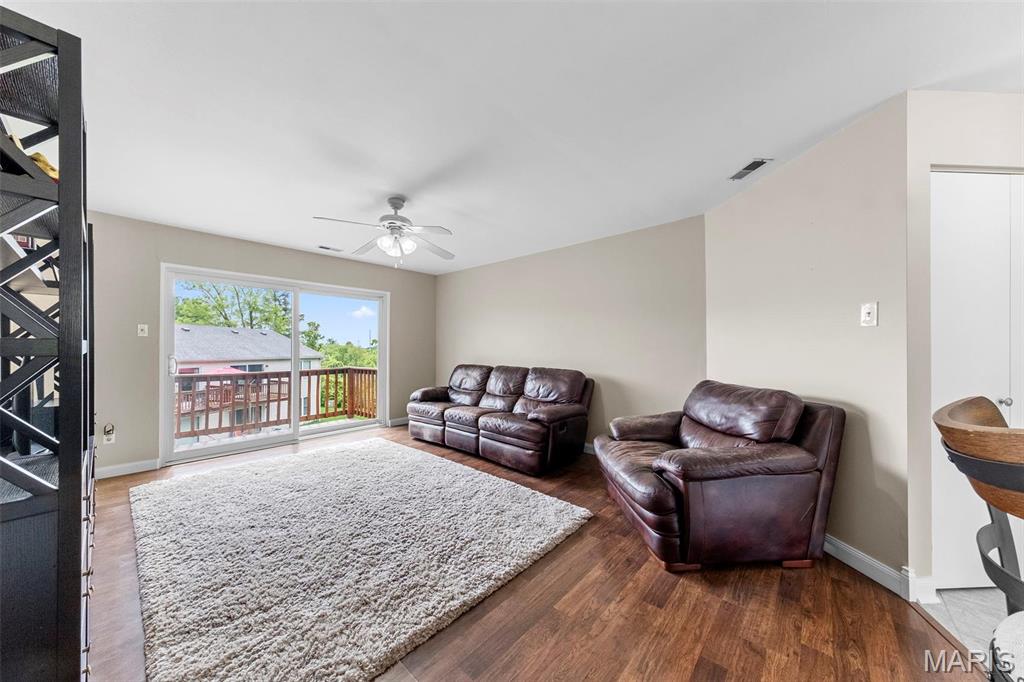 70 Sugar Glen Court Unit: 5