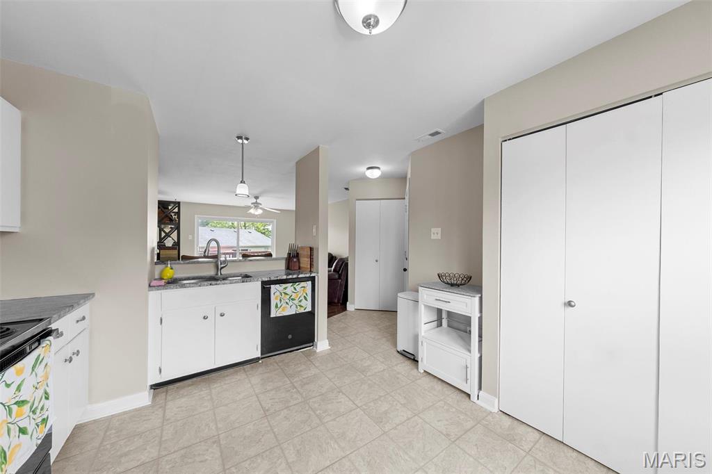 70 Sugar Glen Court Unit: 5