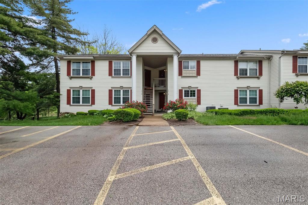 70 Sugar Glen Court Unit: 5