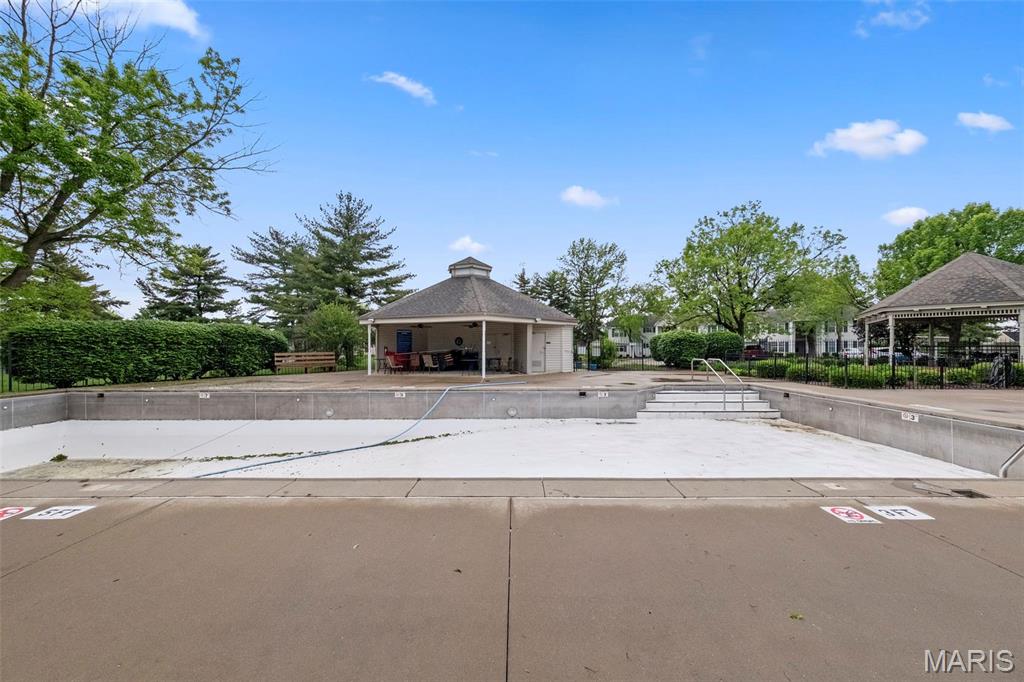 70 Sugar Glen Court Unit: 5