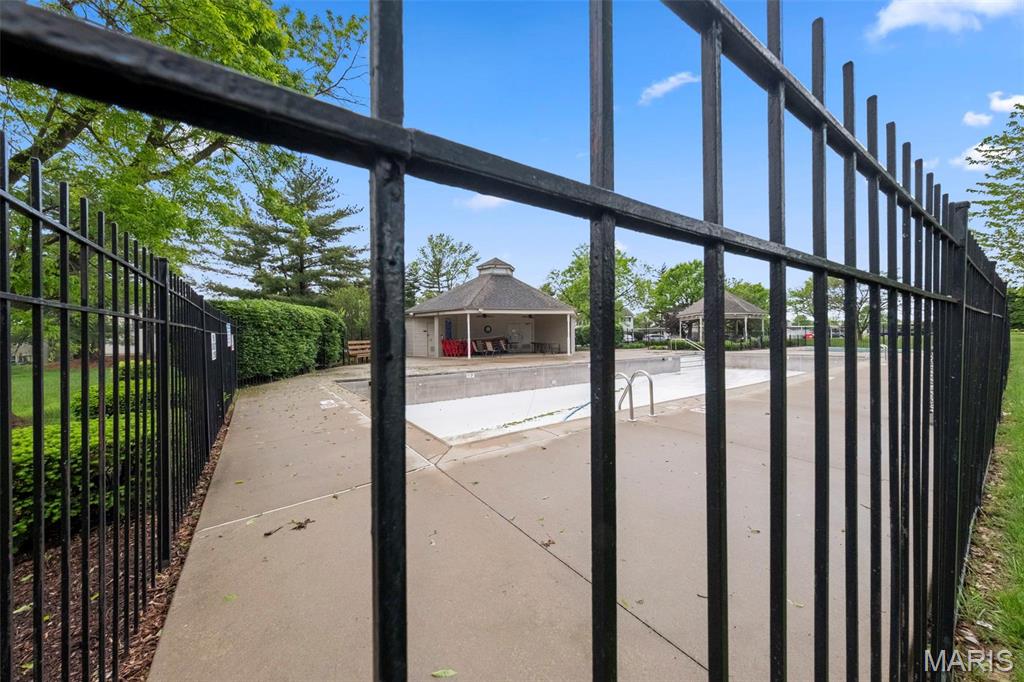 70 Sugar Glen Court Unit: 5