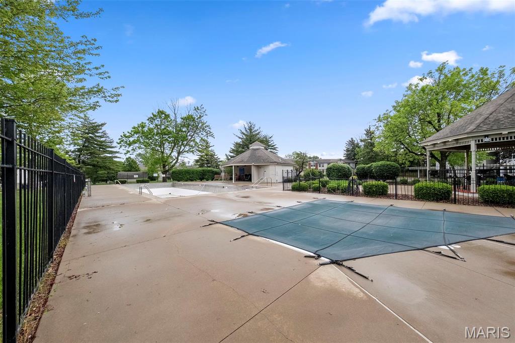 70 Sugar Glen Court Unit: 5