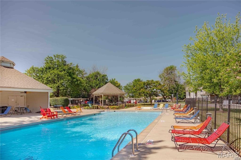 70 Sugar Glen Court Unit: 5