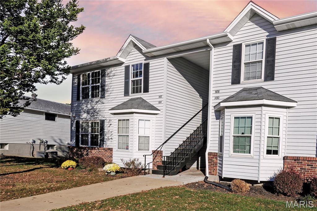 1432 Surrey Lane