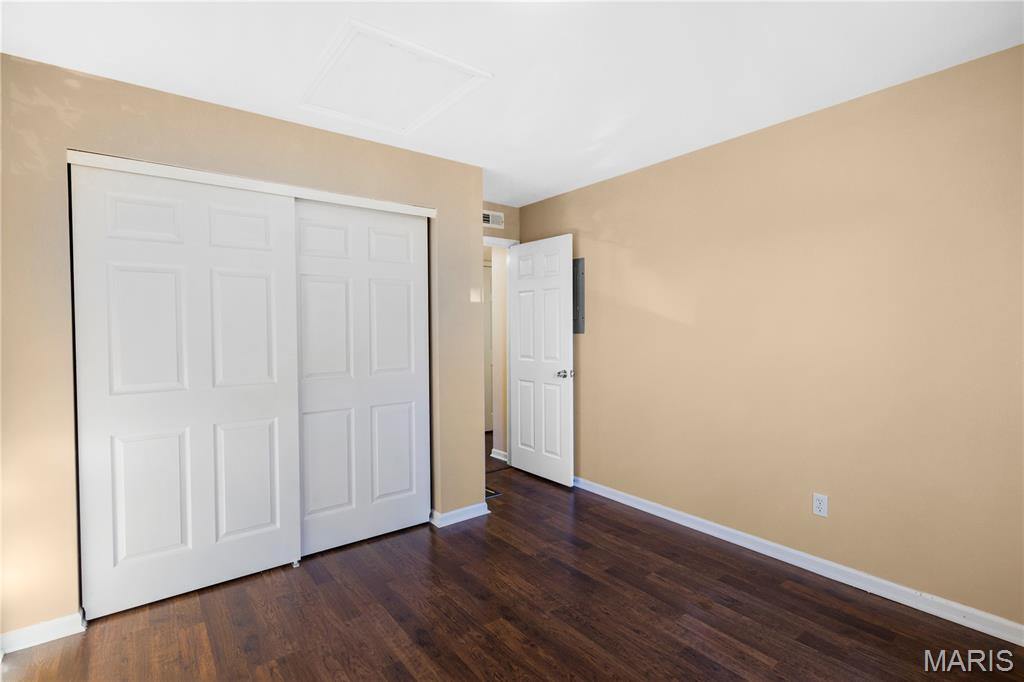 1432 Surrey Lane