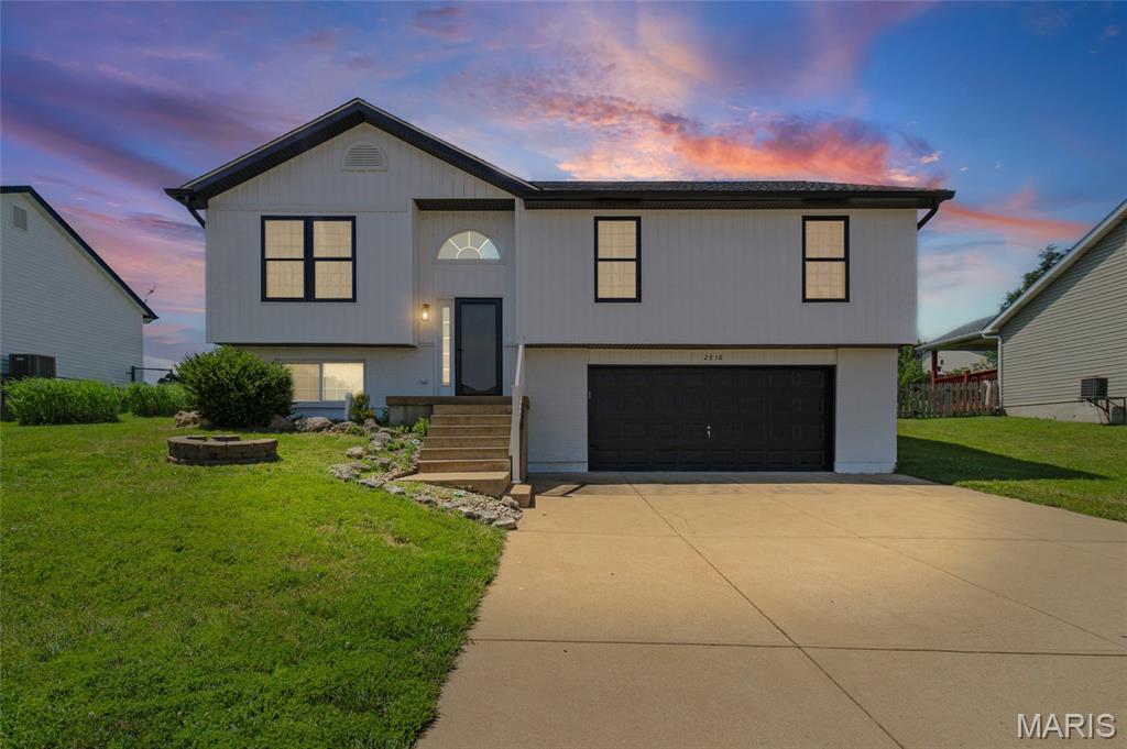 2316 W Ridge Drive