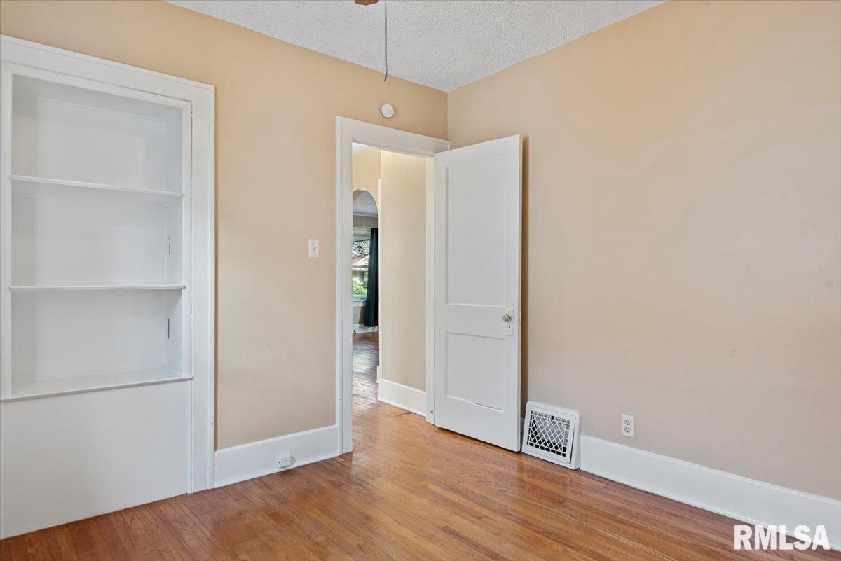 2345 S 6TH Street