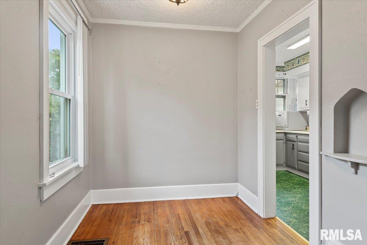 2345 S 6TH Street