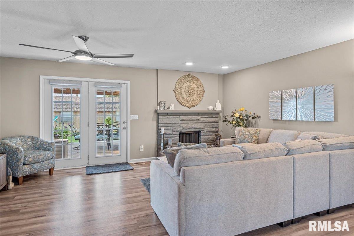 3926 CIRCLE Drive