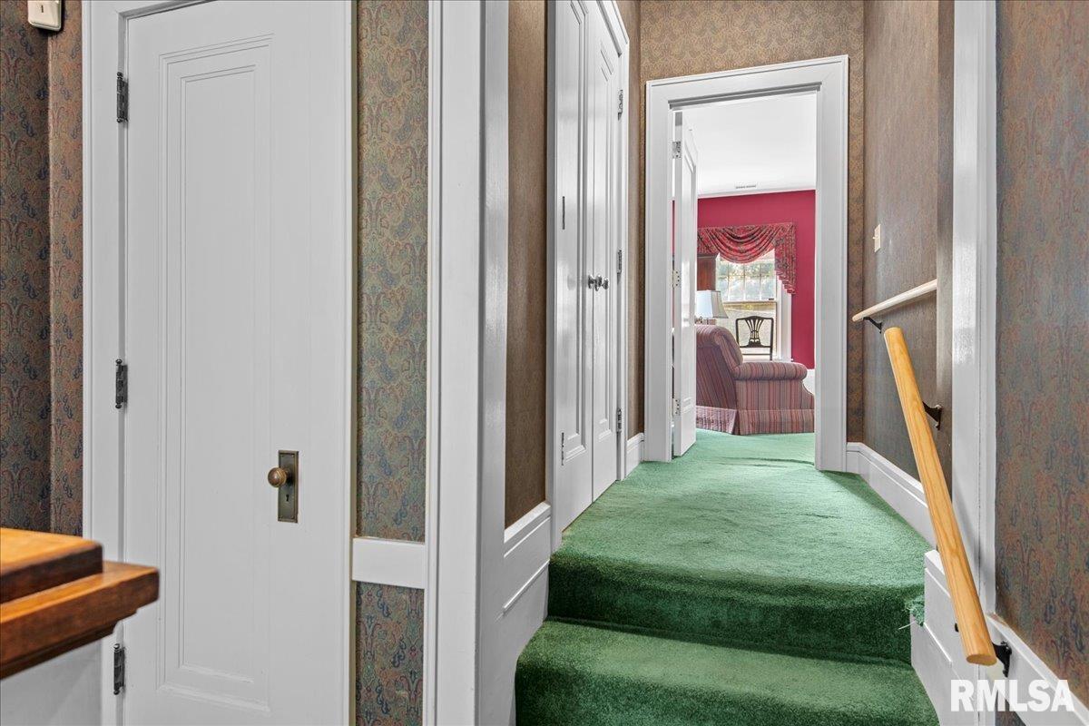 1520 W South Grand Avenue