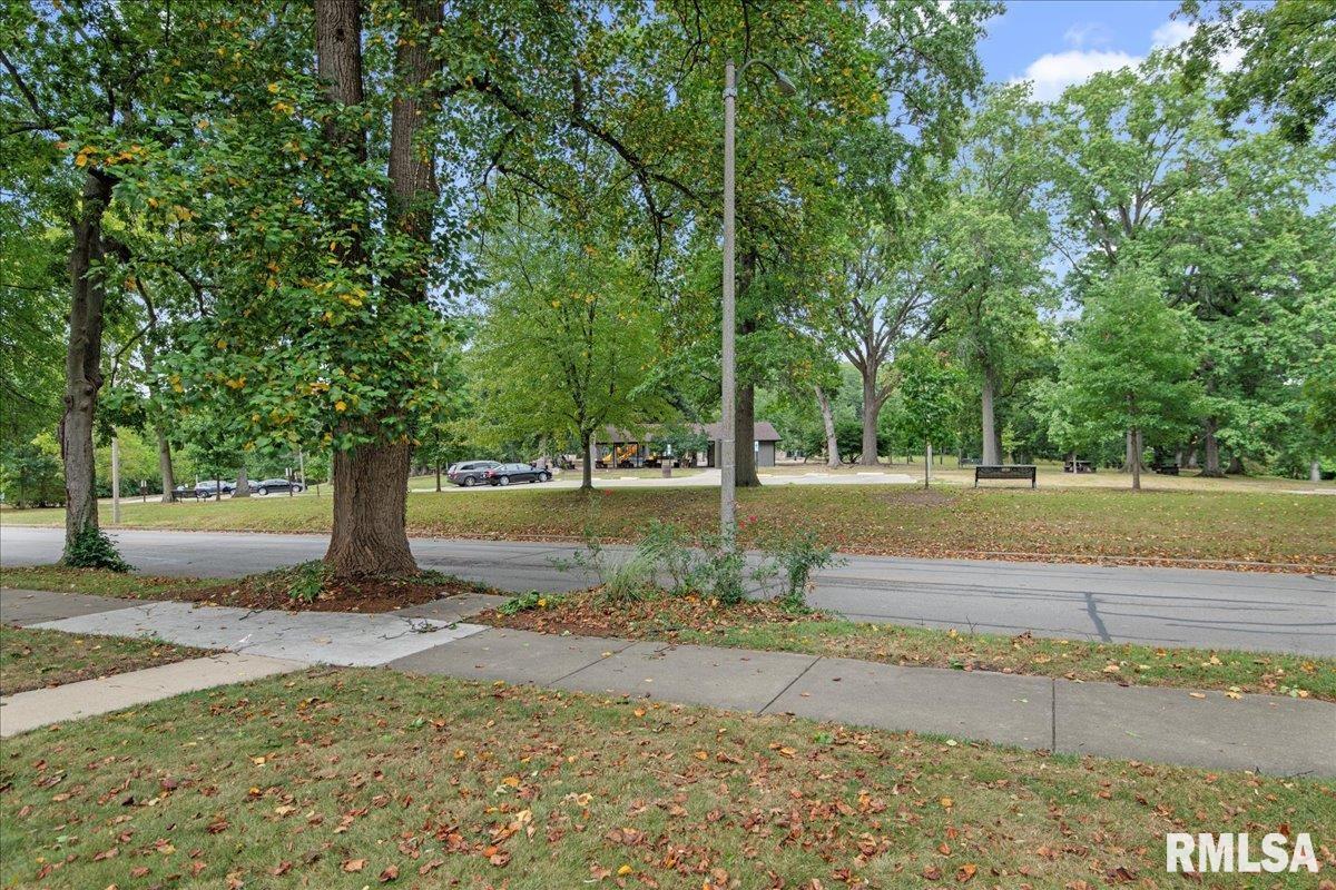 1520 W South Grand Avenue