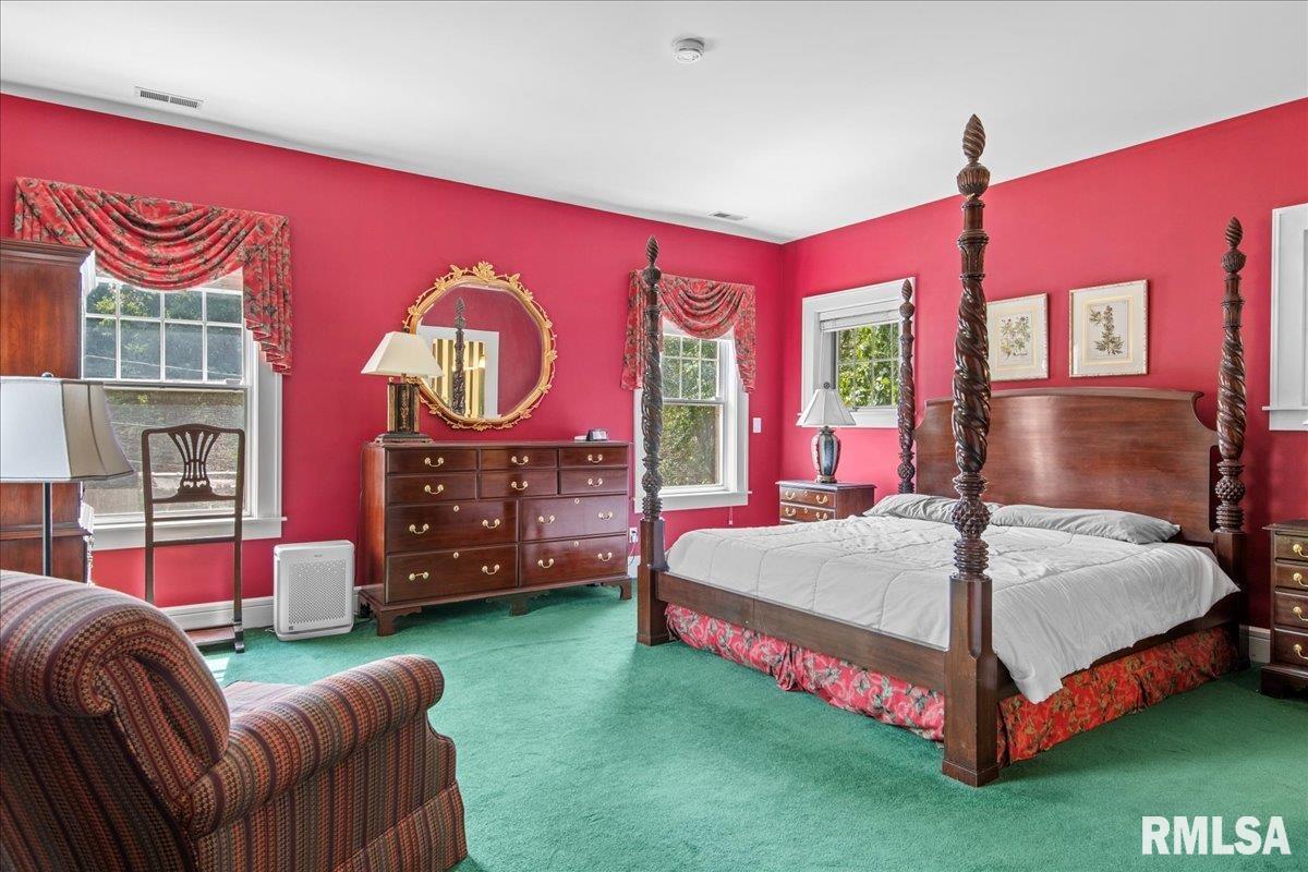 1520 W South Grand Avenue