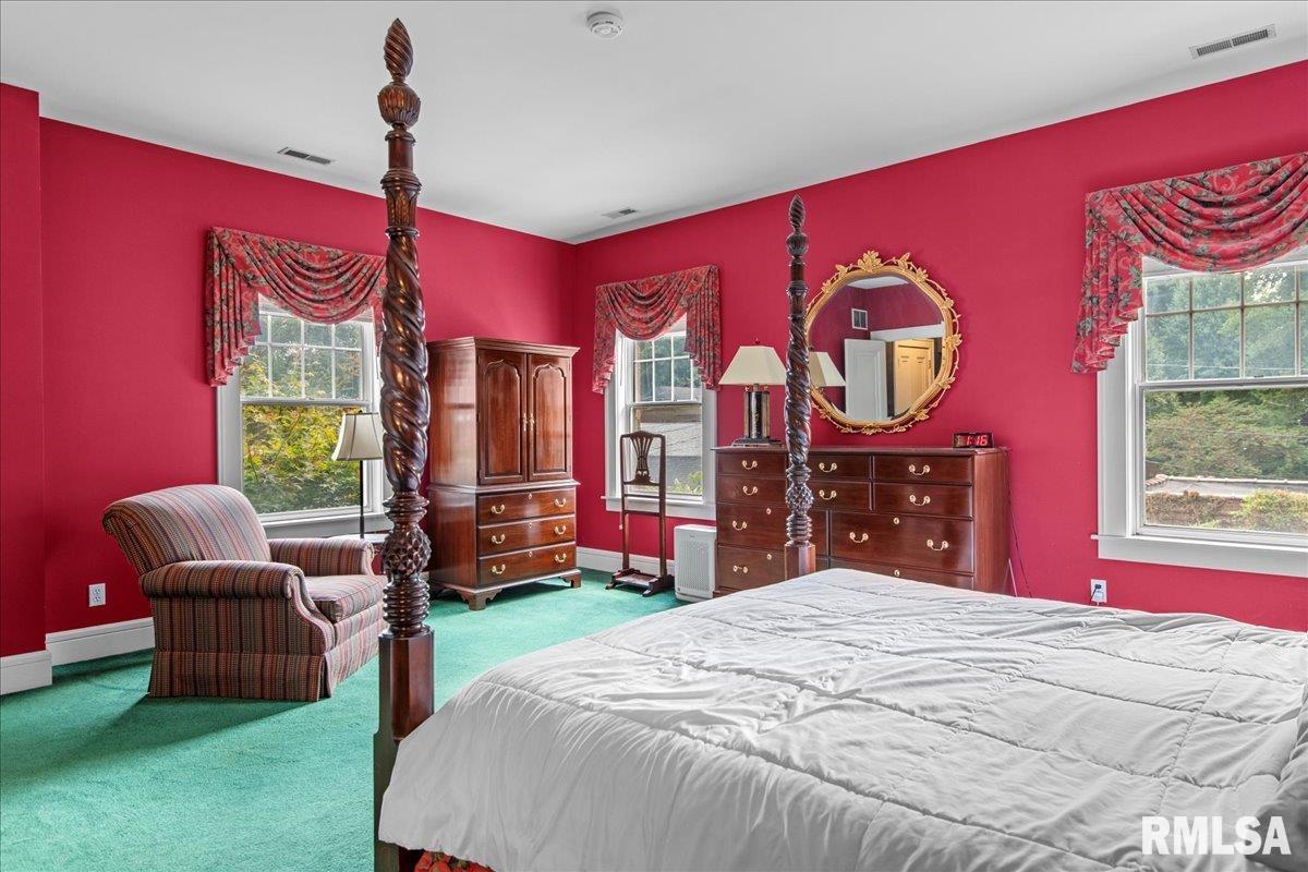 1520 W South Grand Avenue