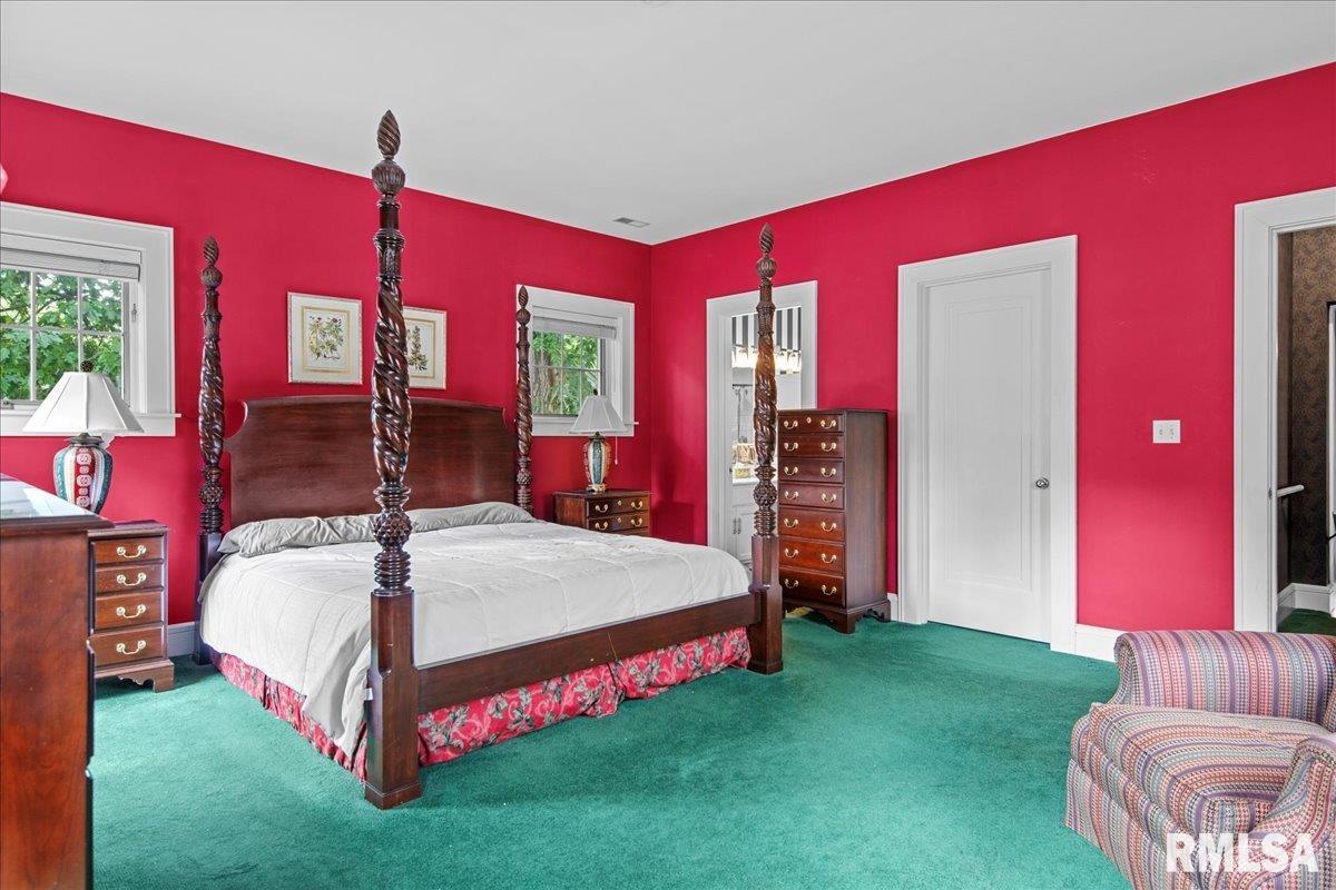 1520 W South Grand Avenue