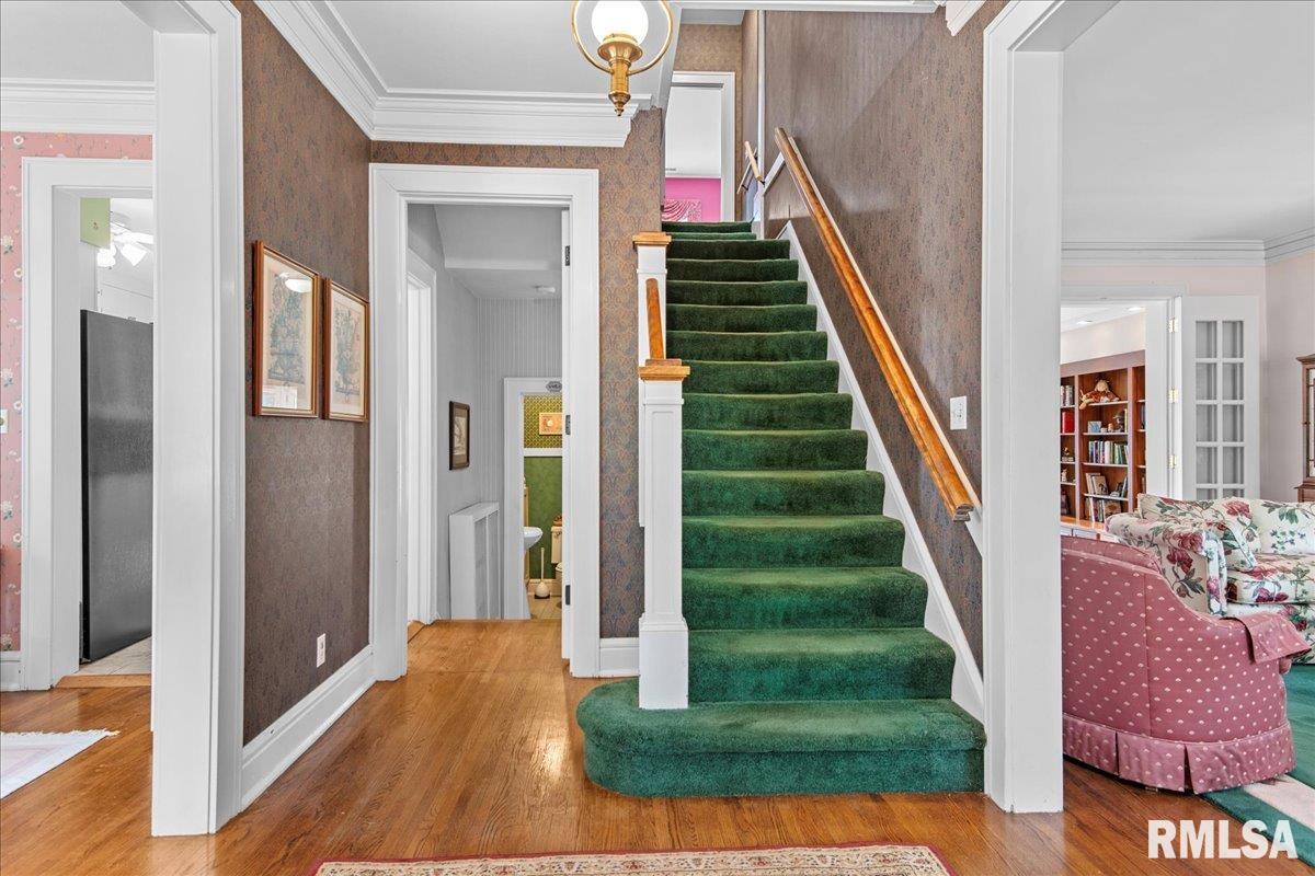 1520 W South Grand Avenue