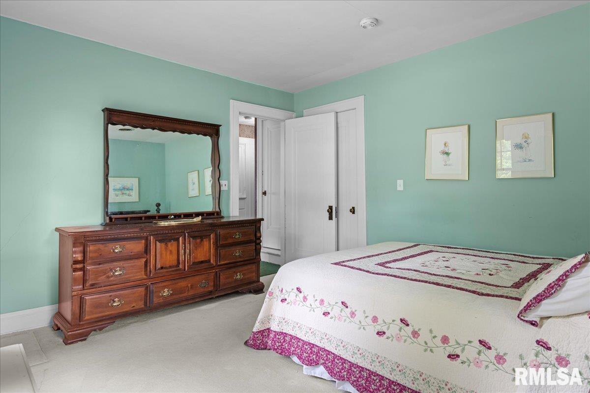 1520 W South Grand Avenue