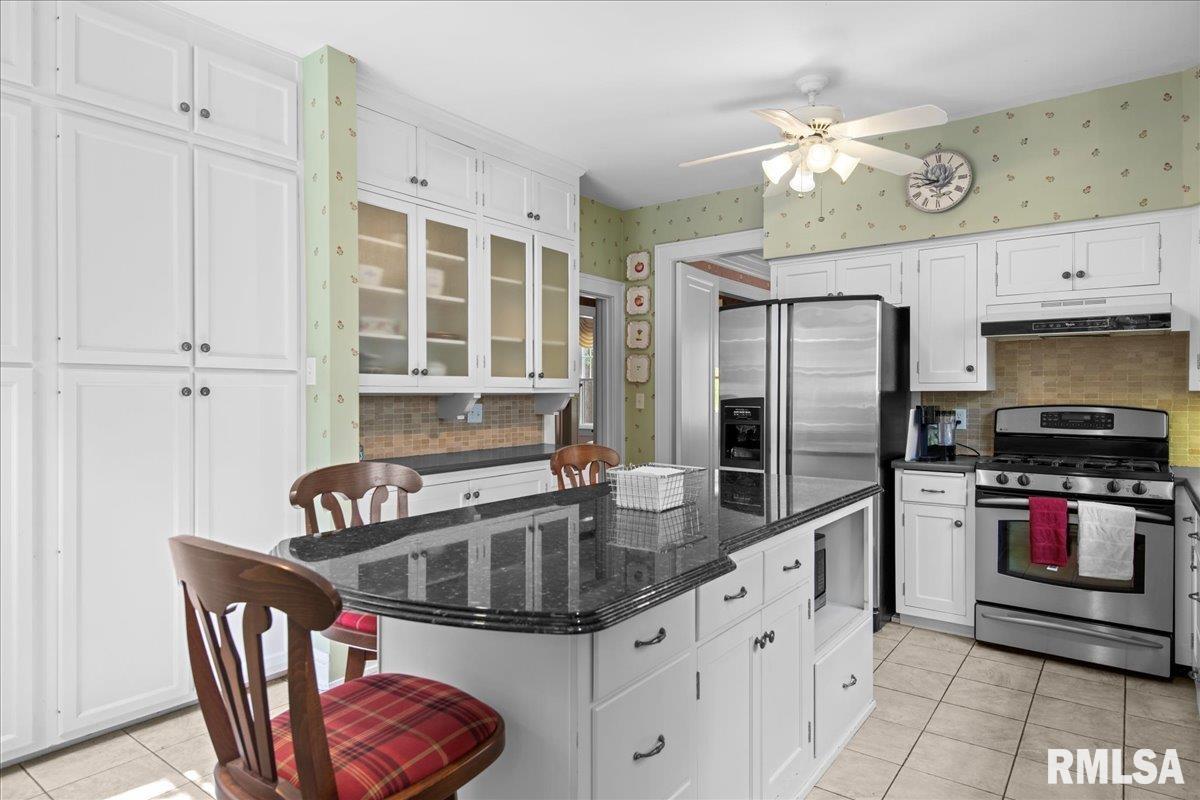 1520 W South Grand Avenue