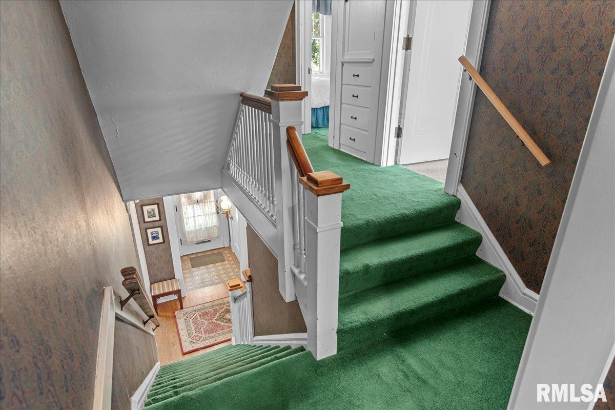 1520 W South Grand Avenue