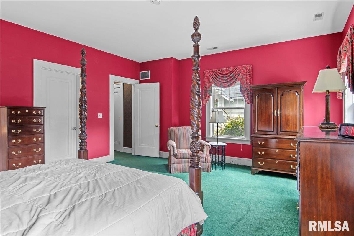 1520 W South Grand Avenue