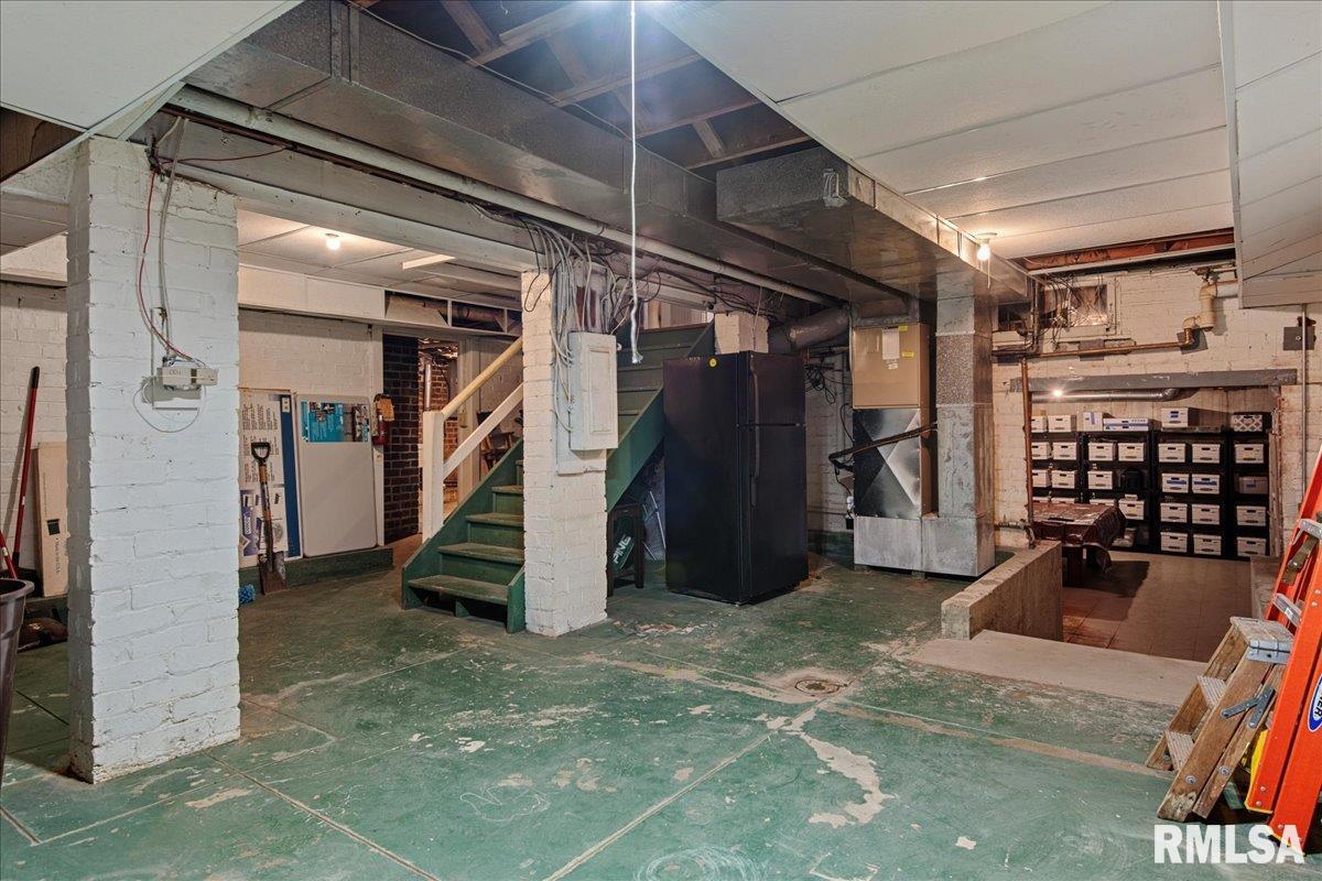 1520 W South Grand Avenue