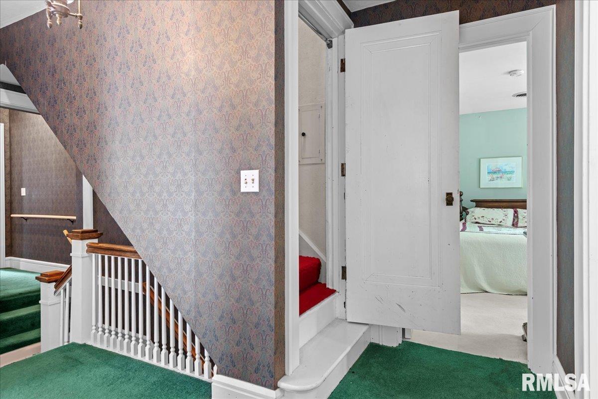 1520 W South Grand Avenue