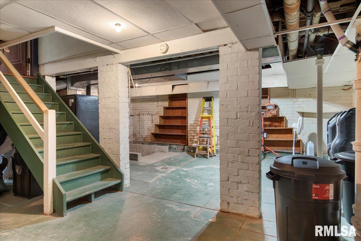 1520 W South Grand Avenue