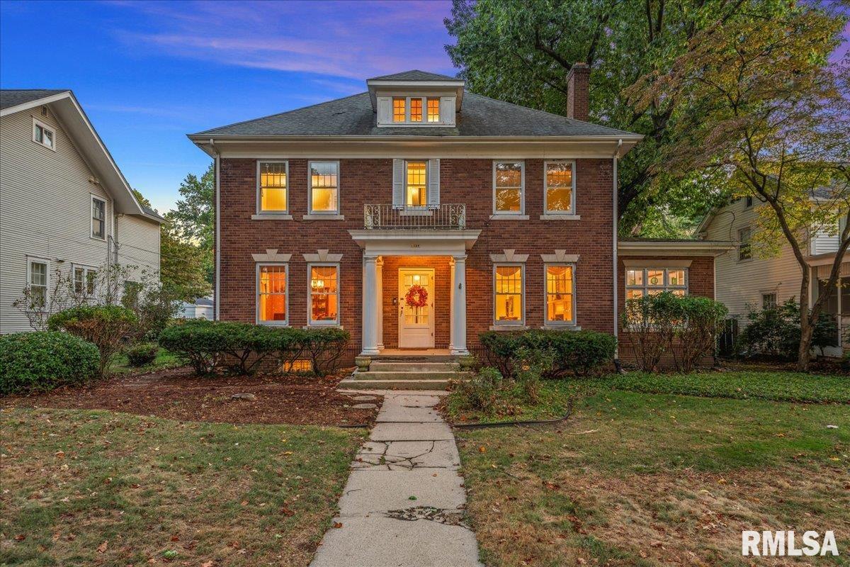 1520 W South Grand Avenue