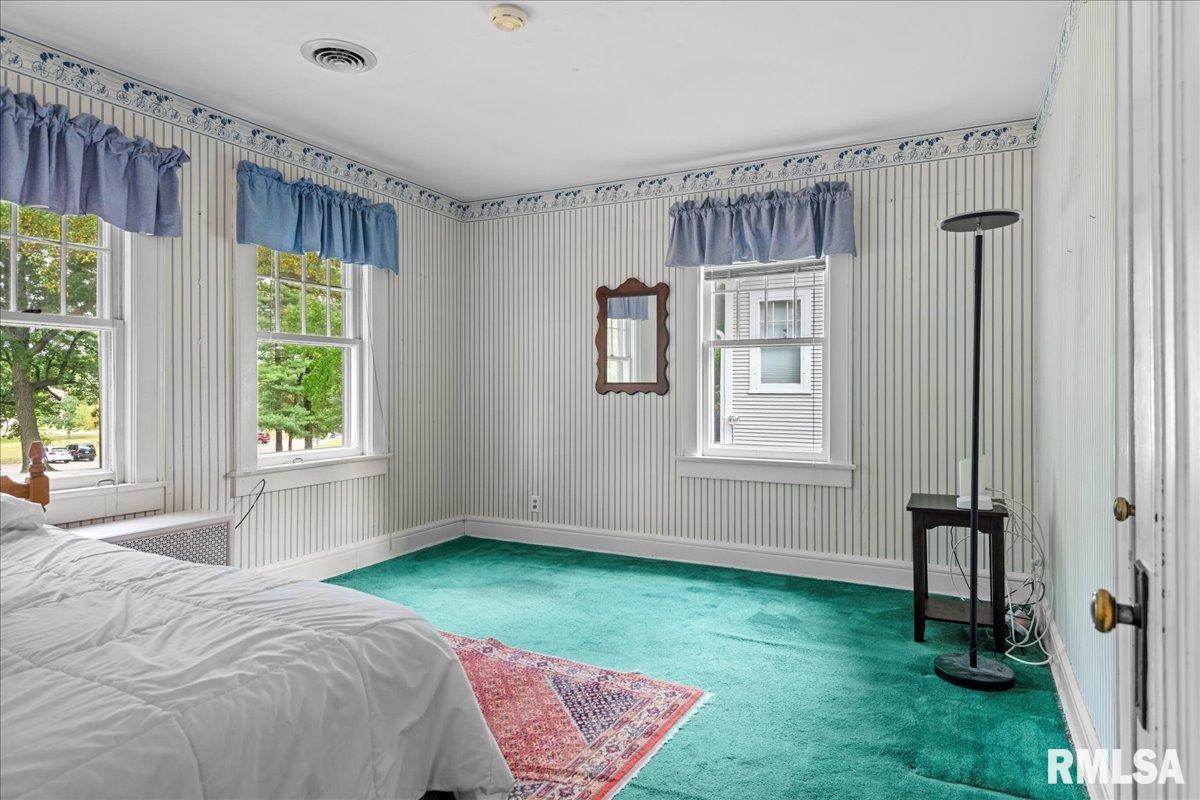 1520 W South Grand Avenue