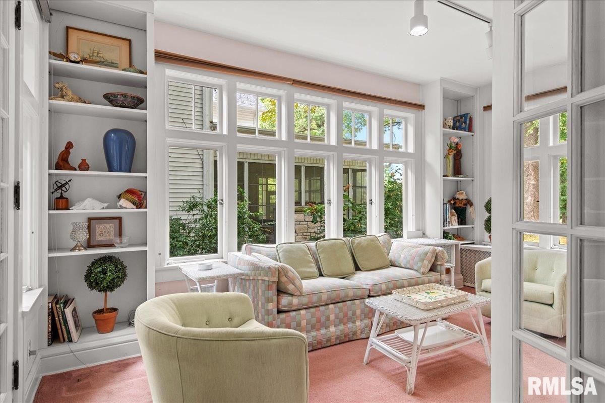 1520 W South Grand Avenue