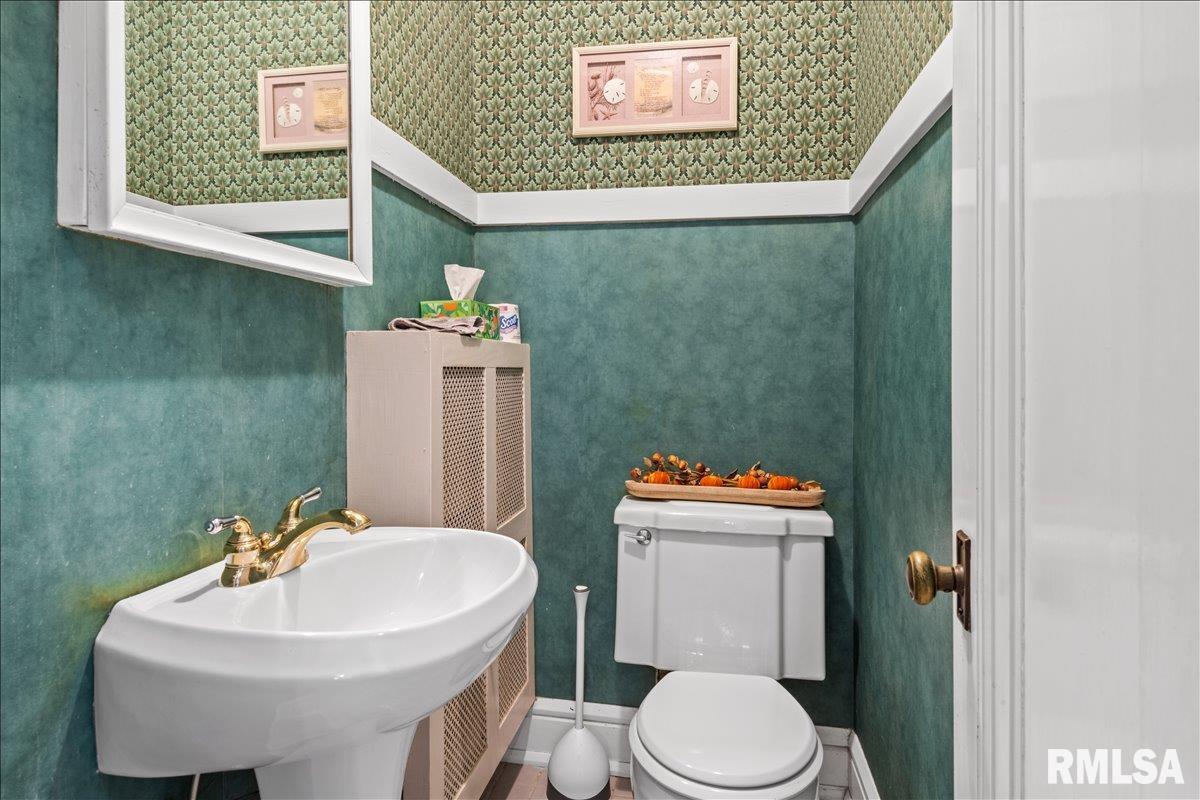 1520 W South Grand Avenue