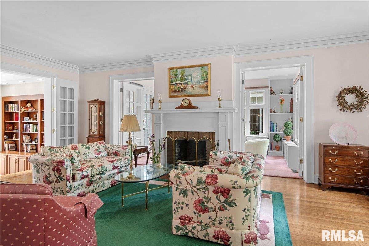 1520 W South Grand Avenue