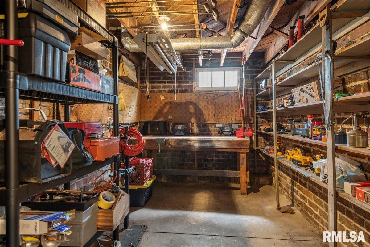 1520 W South Grand Avenue