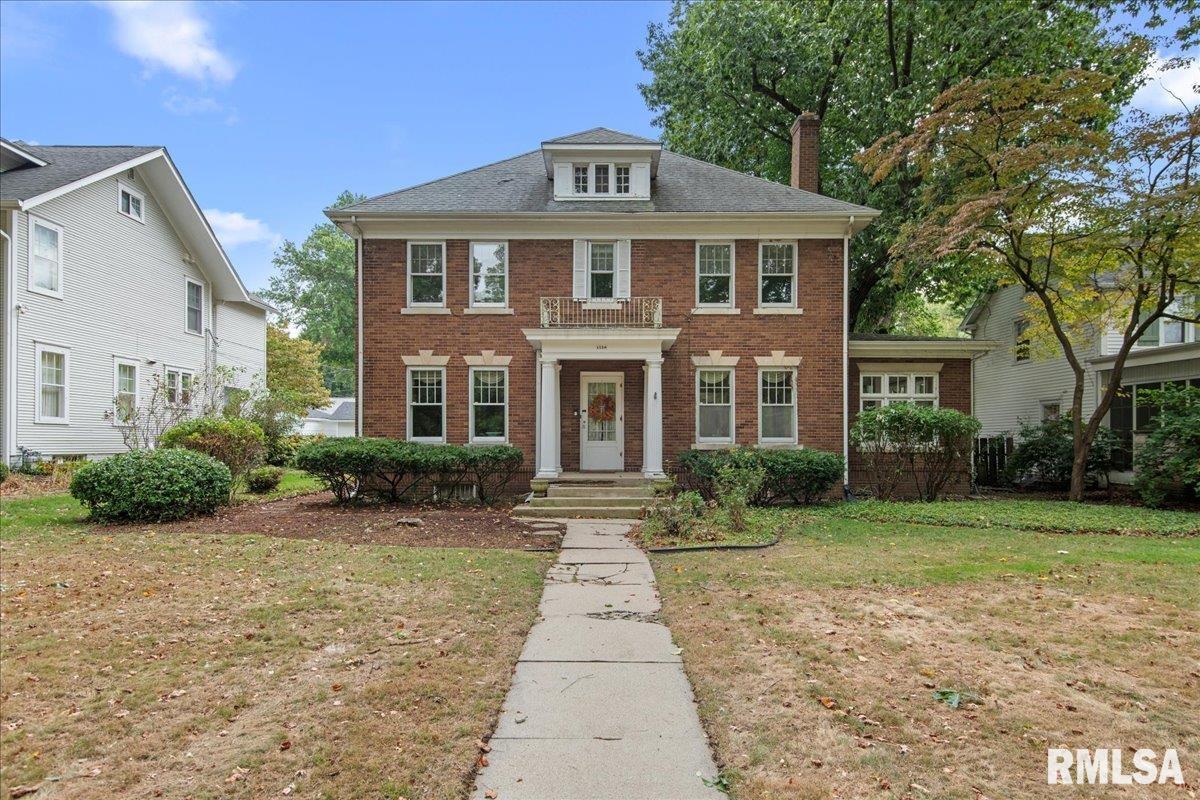 1520 W South Grand Avenue