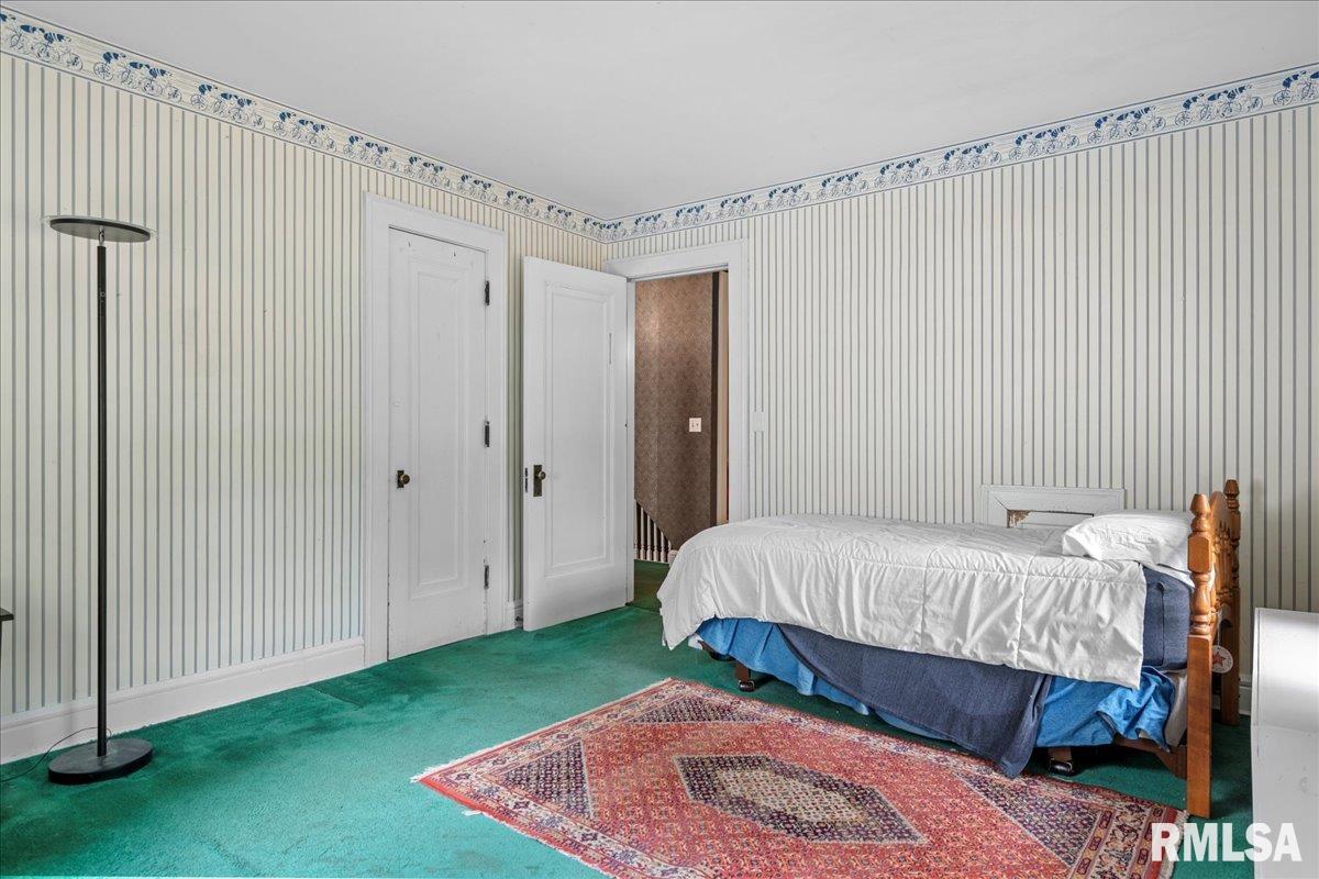 1520 W South Grand Avenue