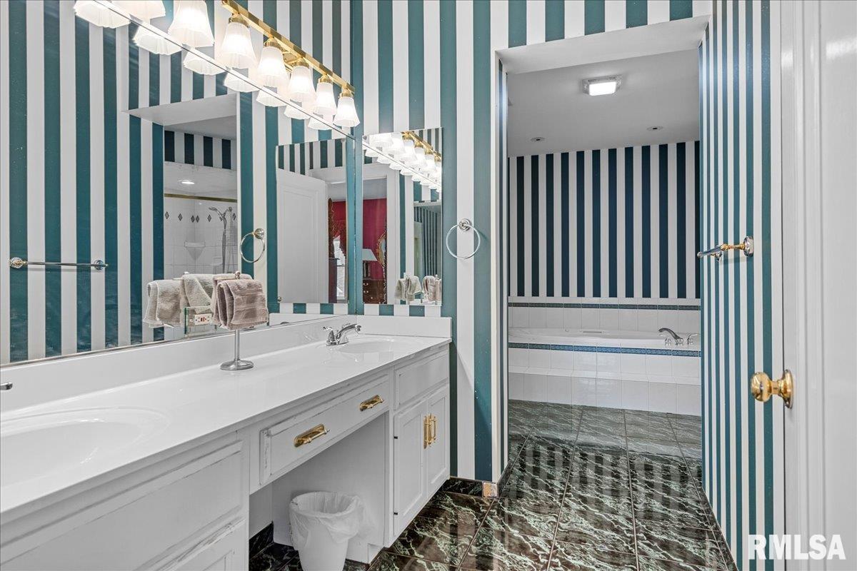 1520 W South Grand Avenue