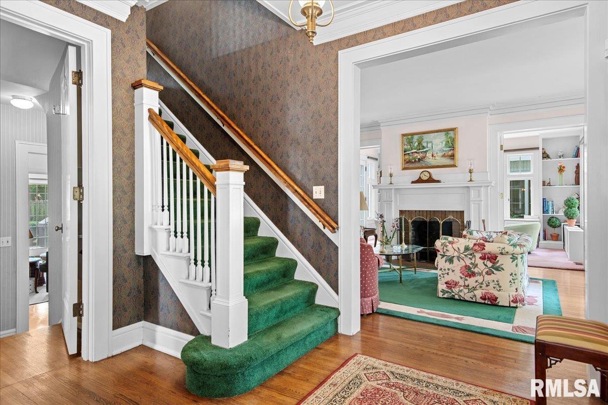 1520 W South Grand Avenue