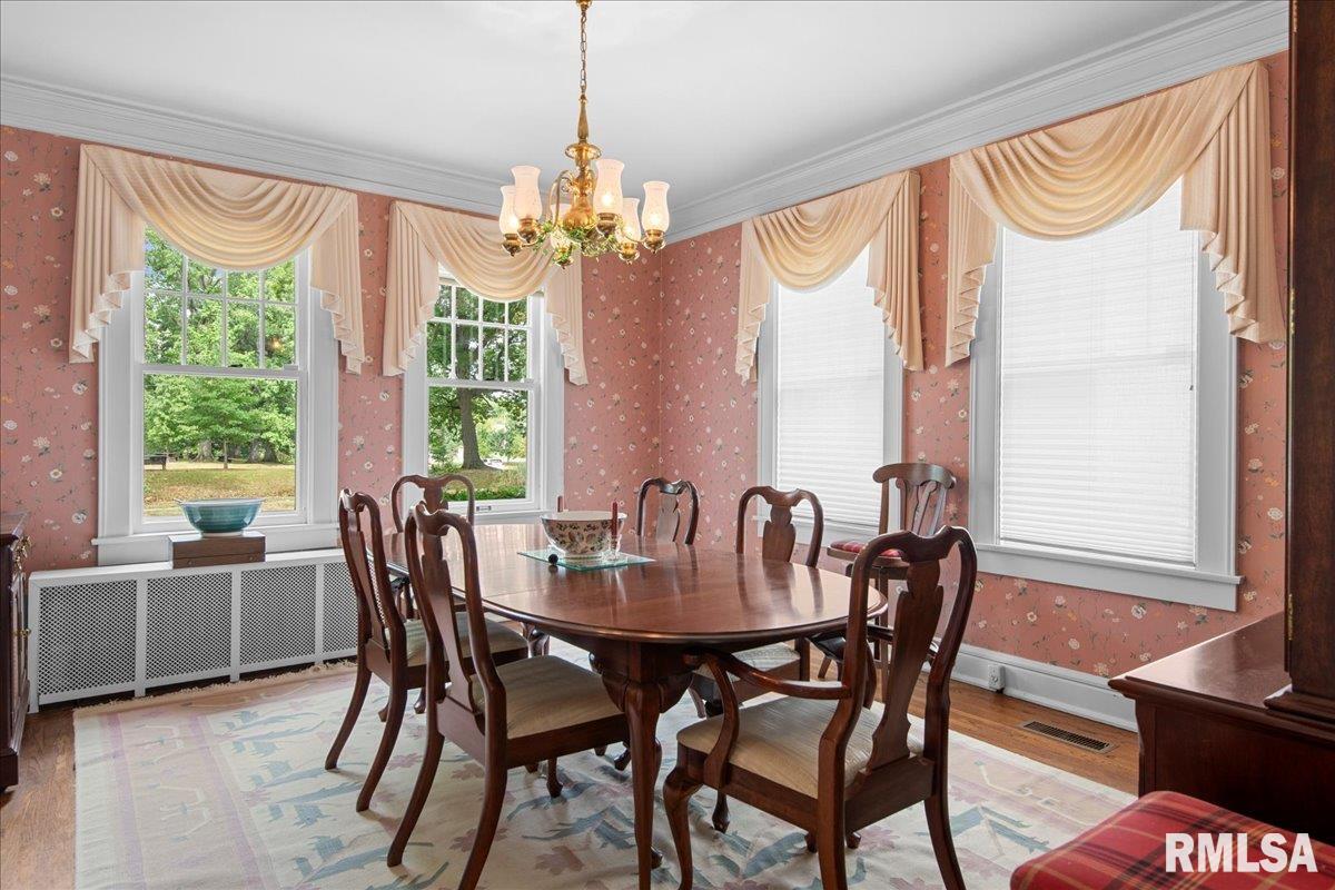 1520 W South Grand Avenue