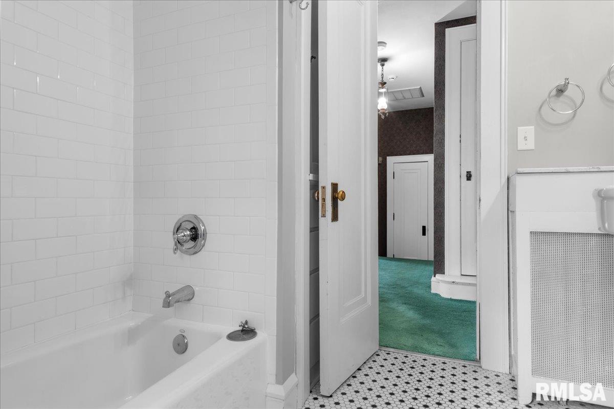 1520 W South Grand Avenue