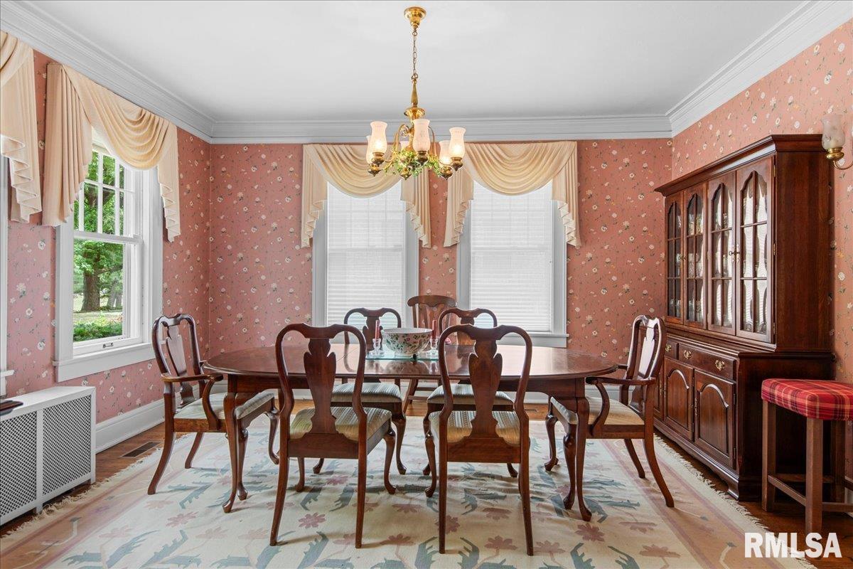 1520 W South Grand Avenue