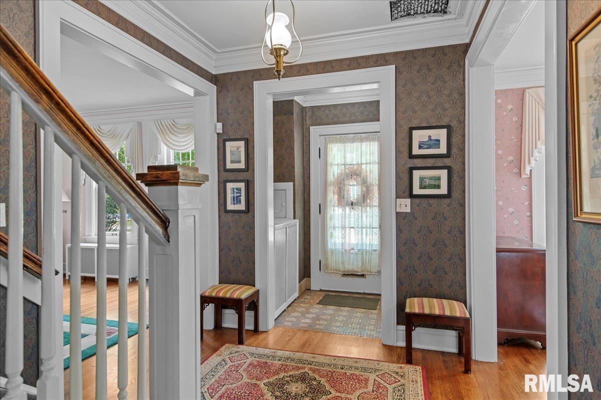 1520 W South Grand Avenue