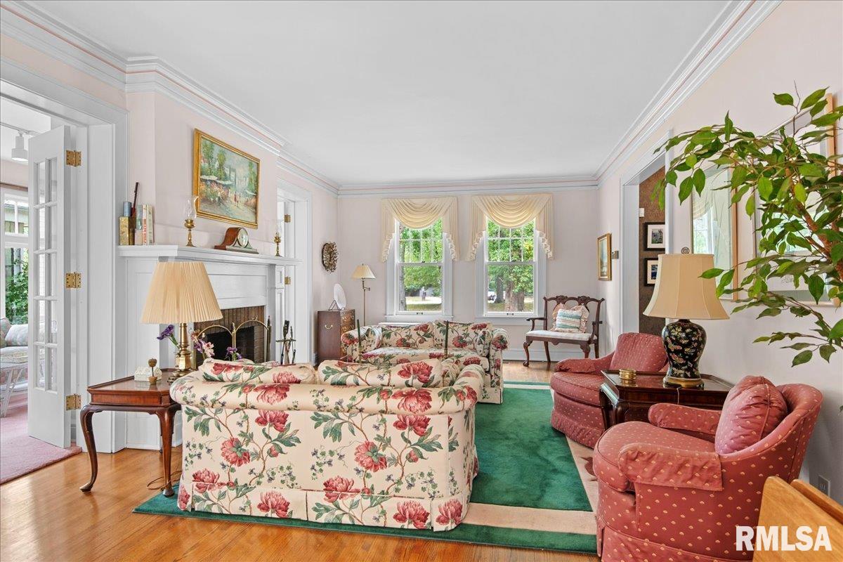 1520 W South Grand Avenue