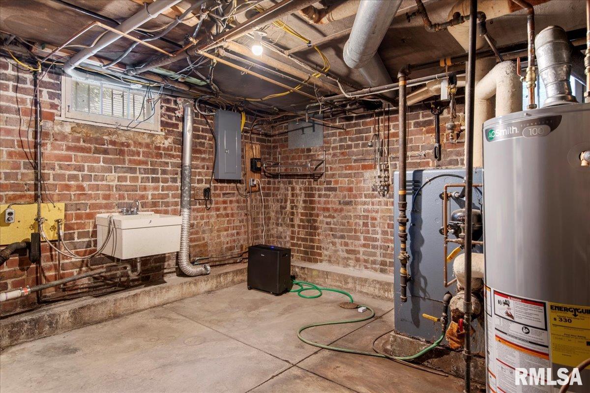 1520 W South Grand Avenue