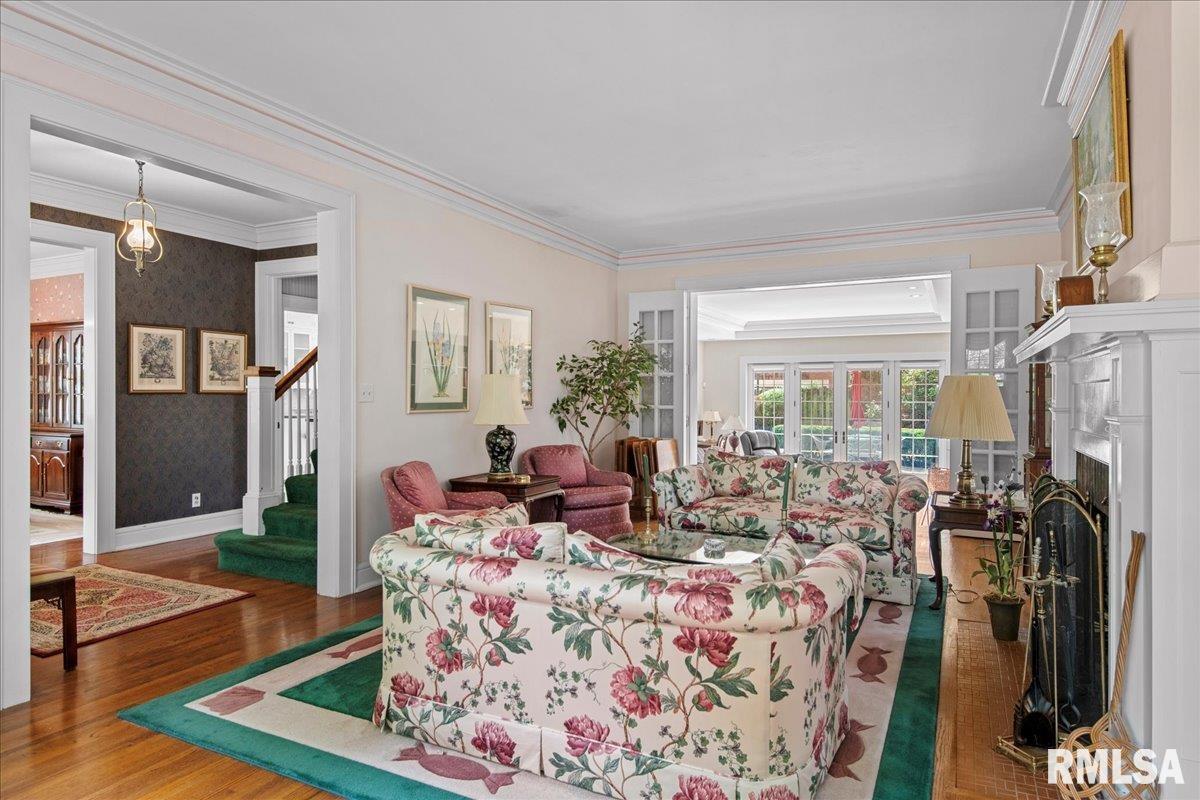 1520 W South Grand Avenue