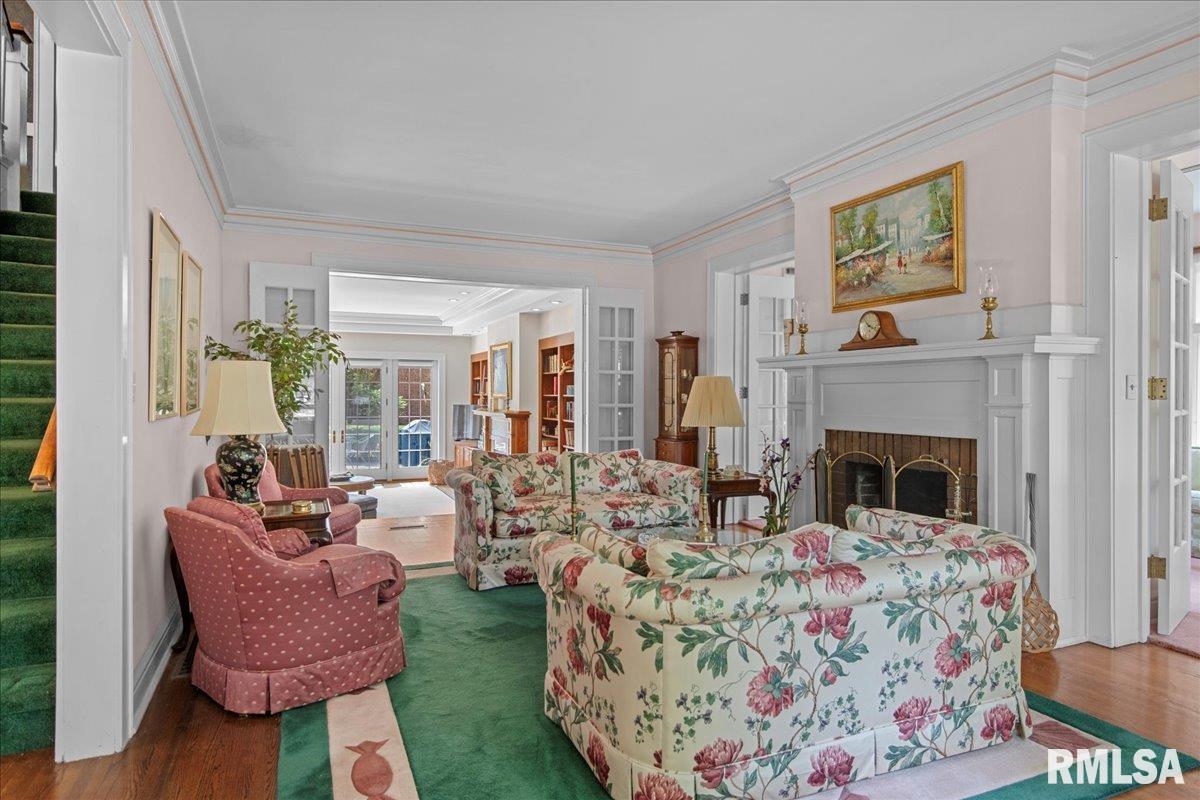 1520 W South Grand Avenue