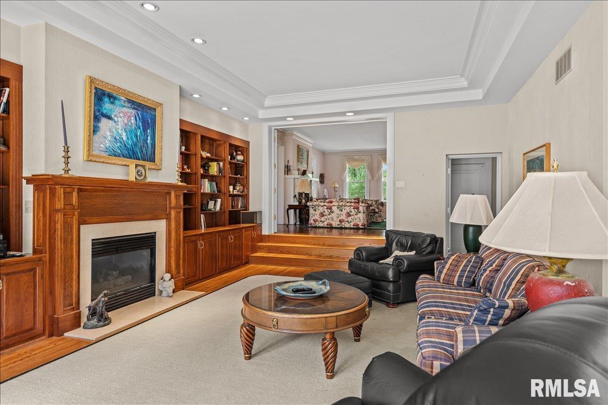 1520 W South Grand Avenue