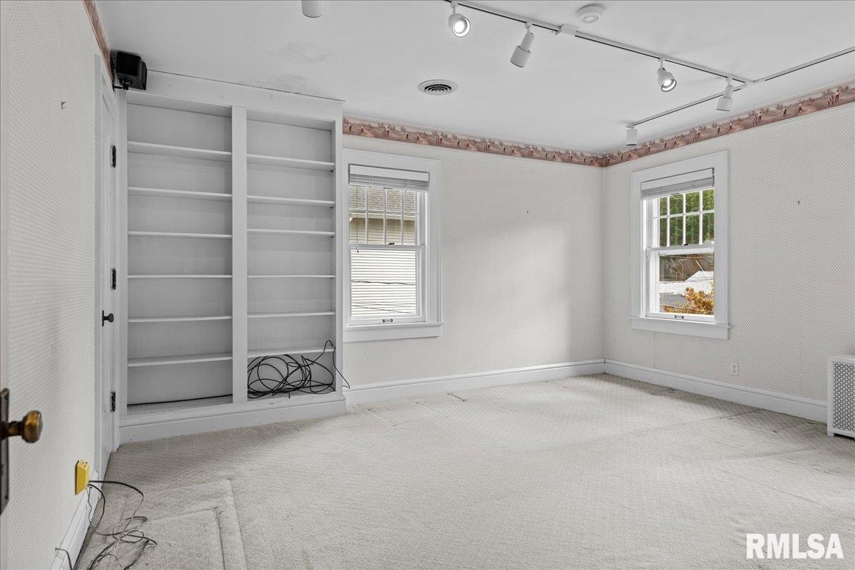 1520 W South Grand Avenue