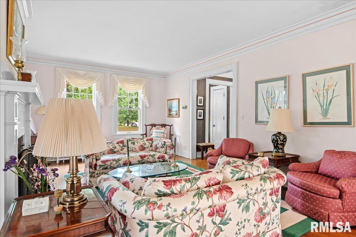 1520 W South Grand Avenue