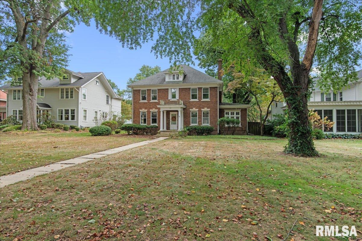 1520 W South Grand Avenue