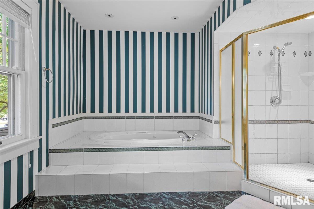 1520 W South Grand Avenue