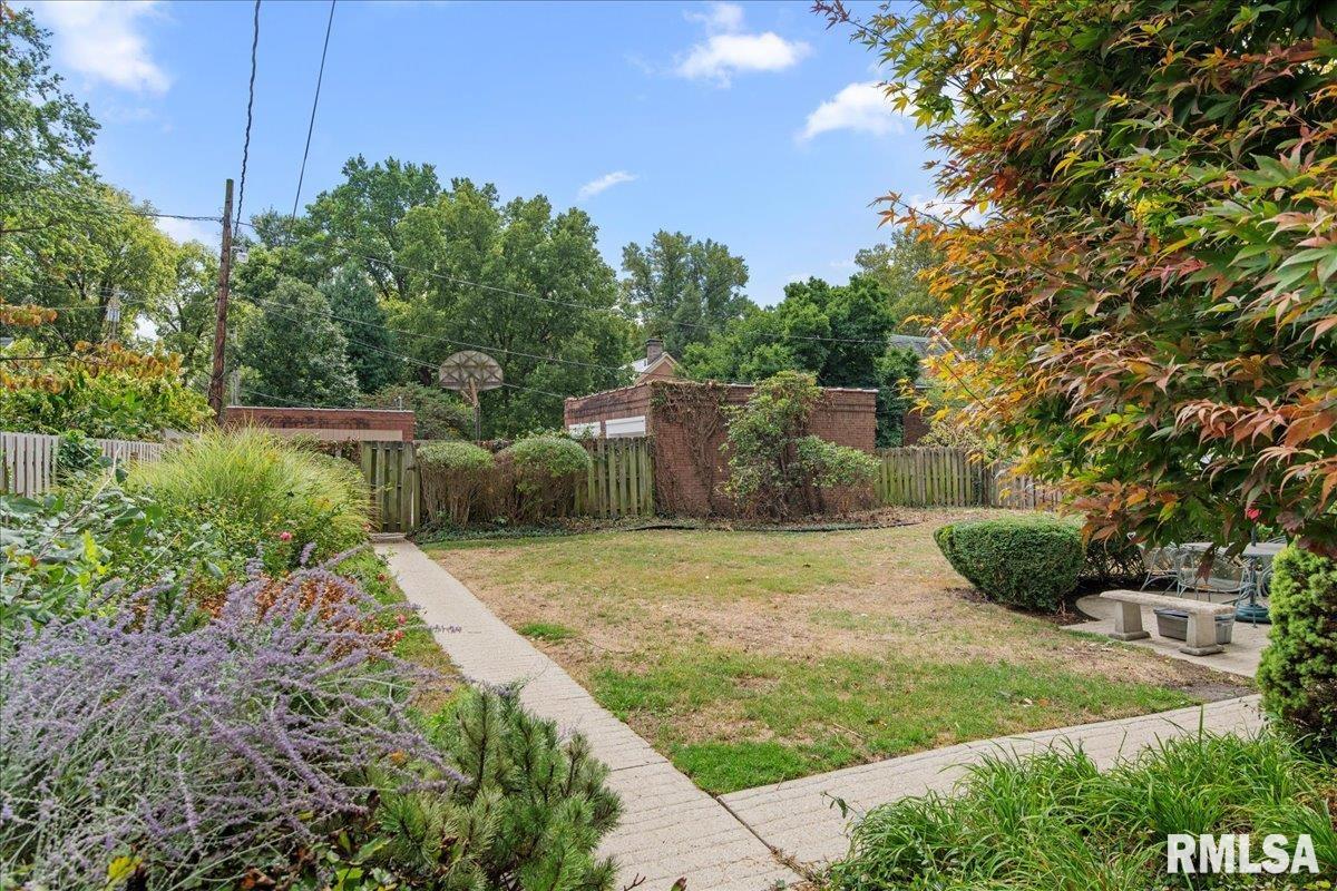 1520 W South Grand Avenue